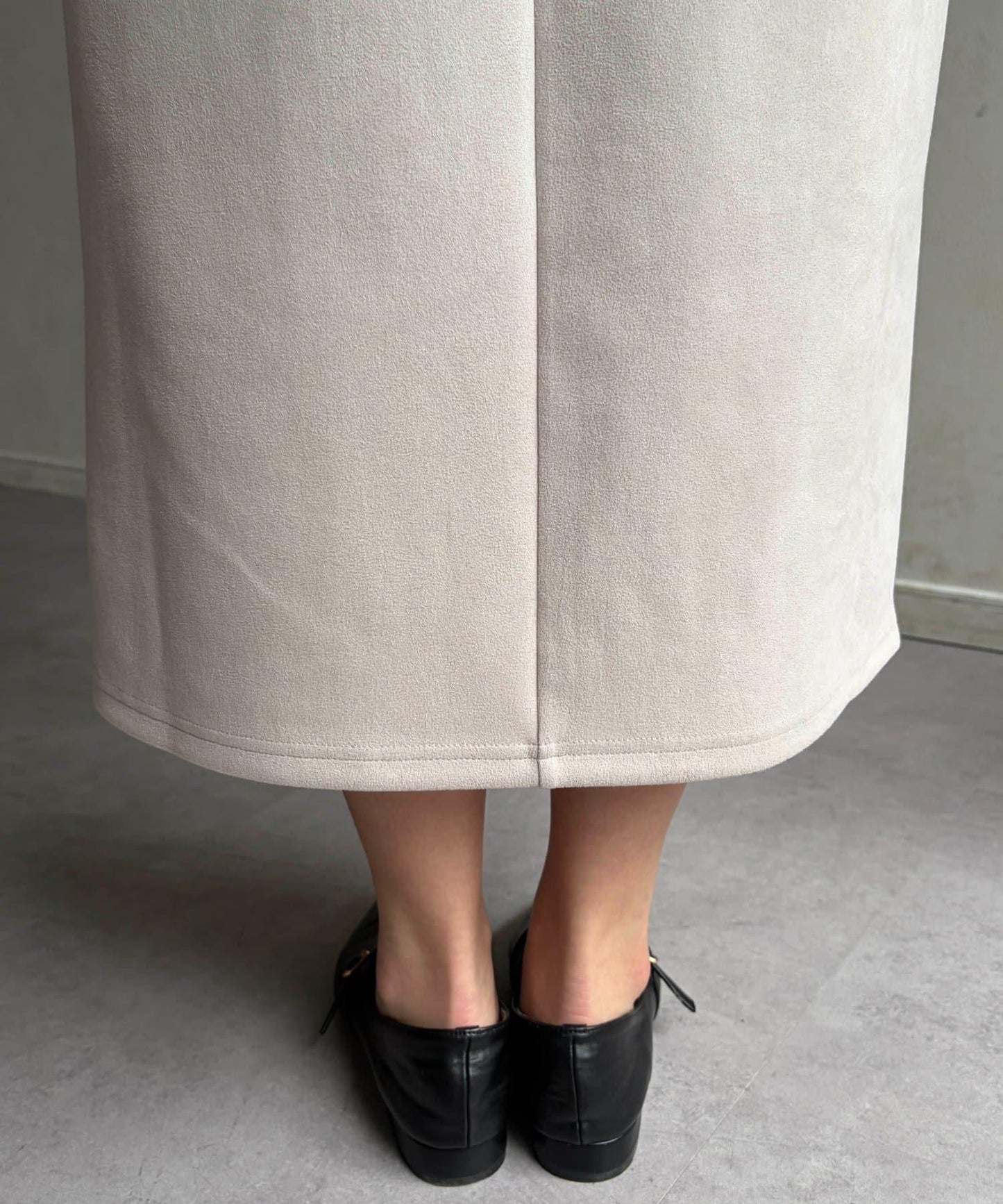 172945990
