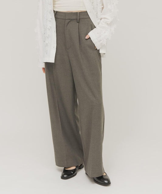 One-Tuck Minimal Pants
