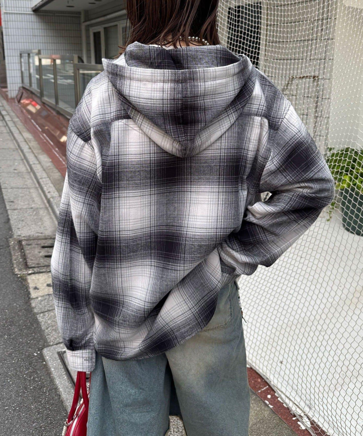 165999728