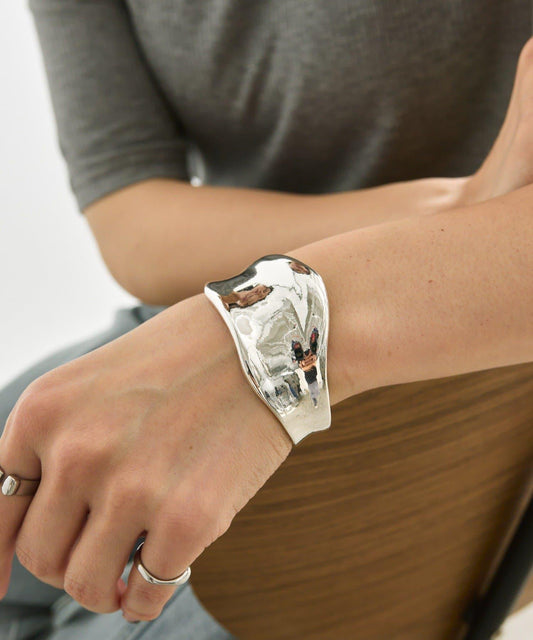 Deformed Front Wide Bangle