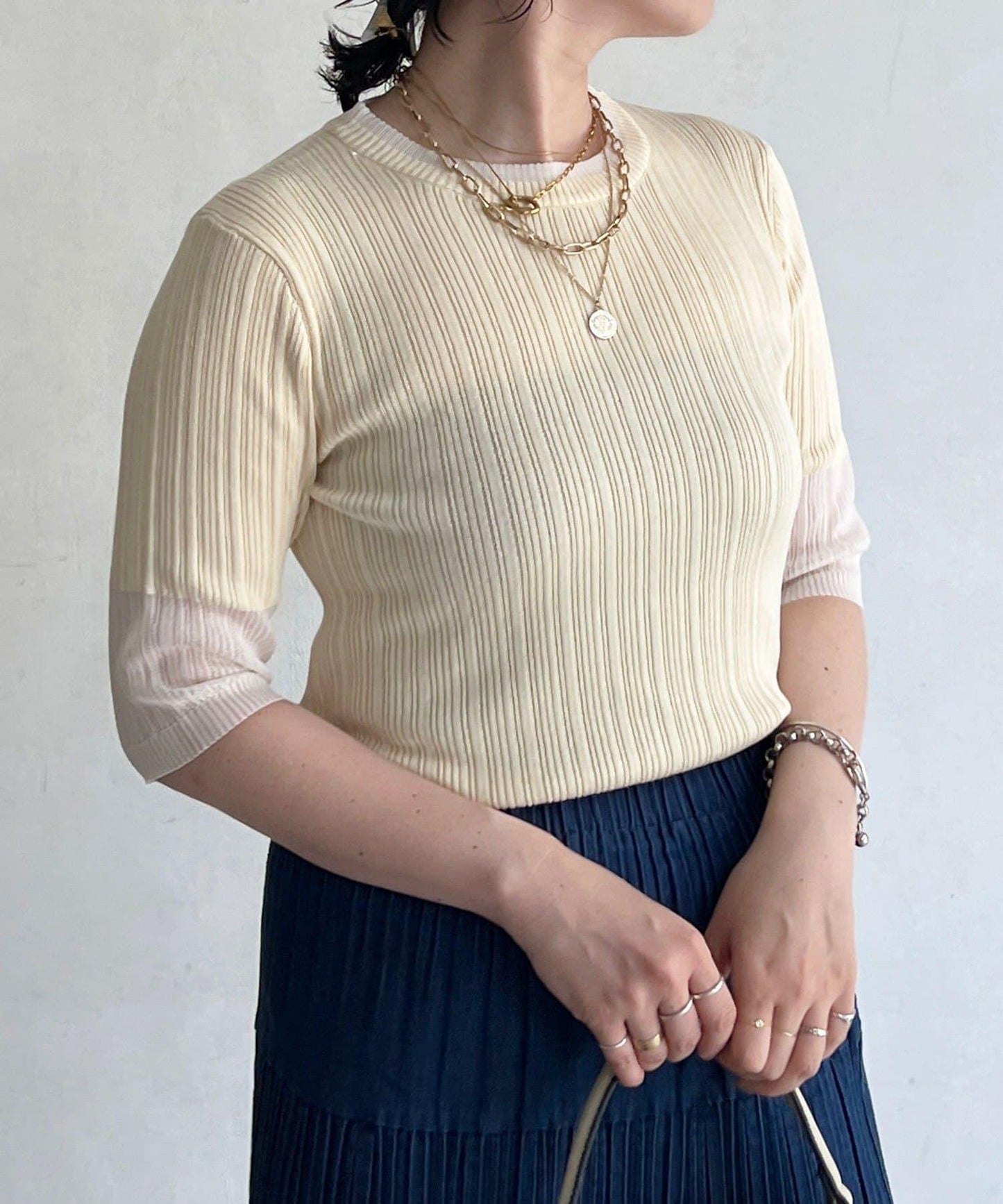 172608406