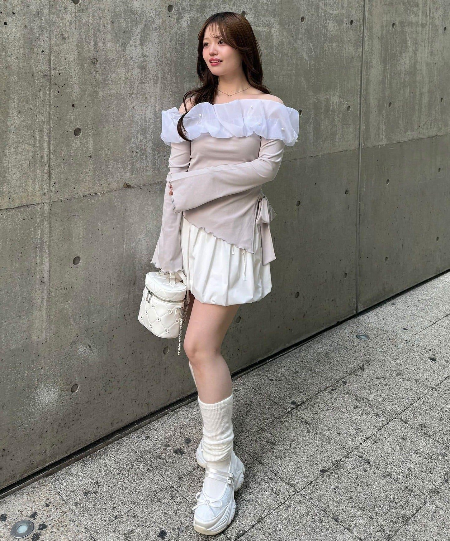 169172400