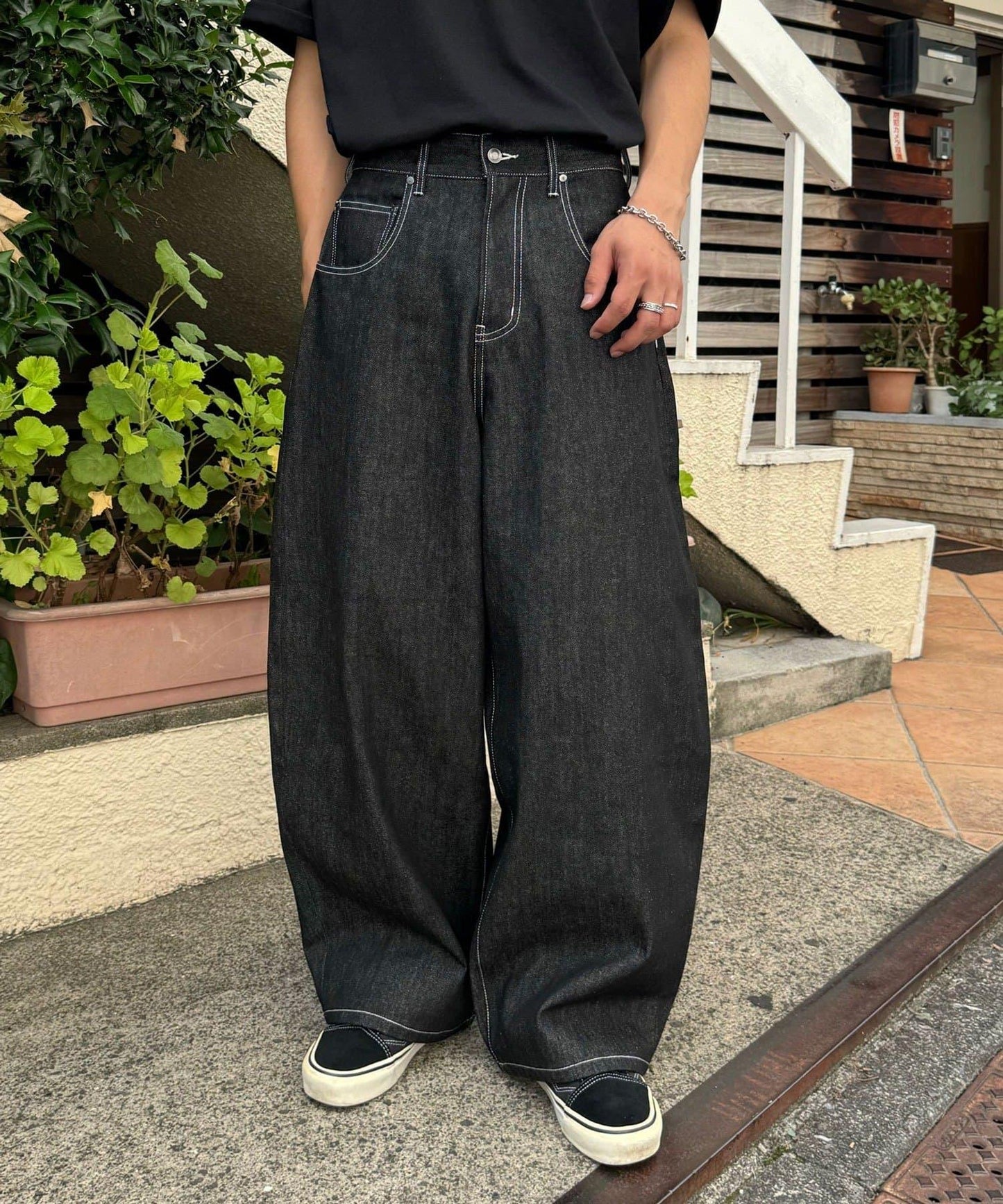 164630319