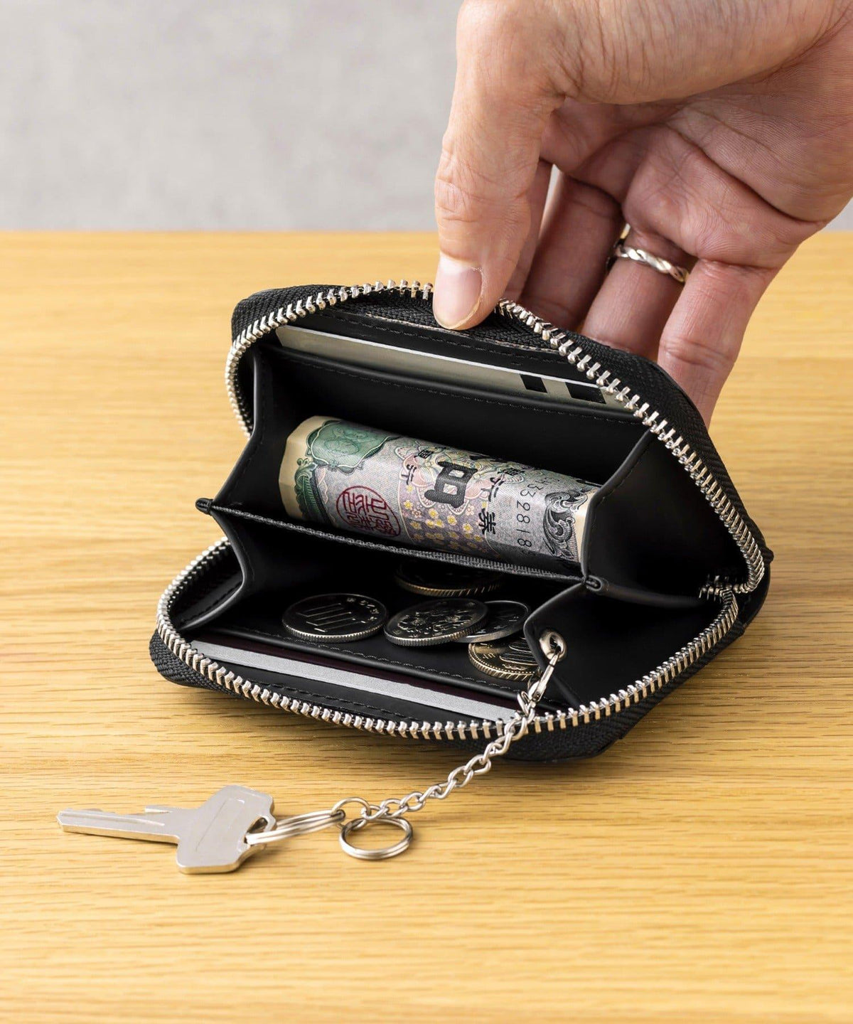172870076