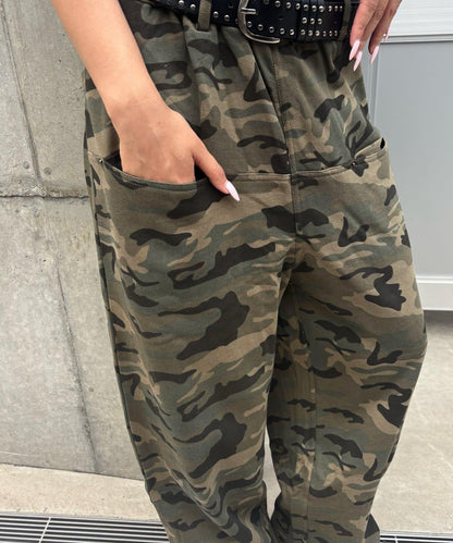 163050536