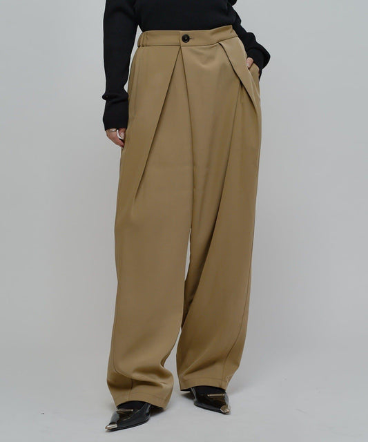 Front Tuck Curvy Pants