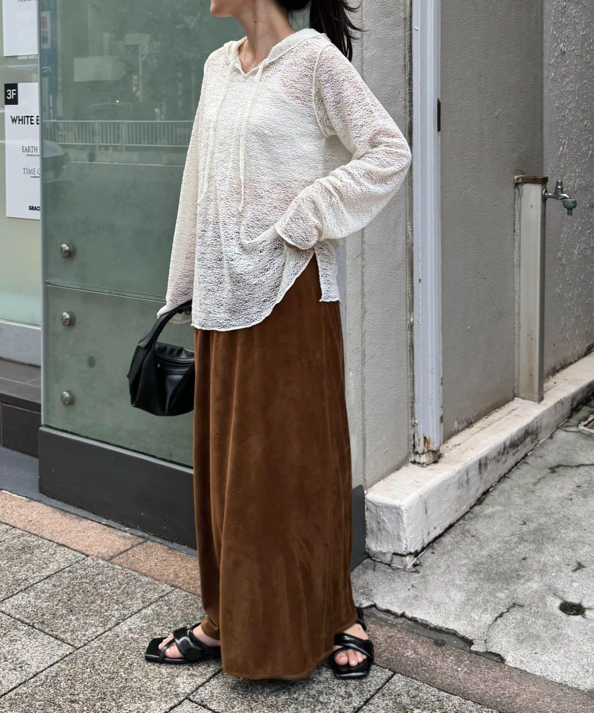 164711929