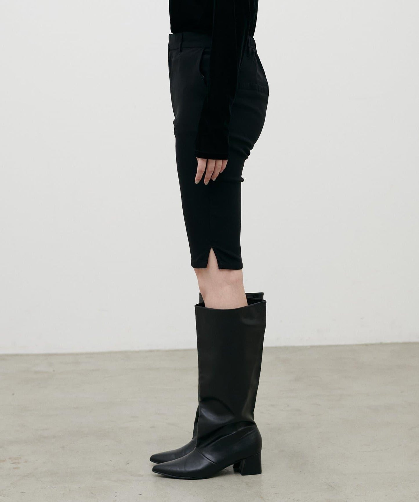 172805823
