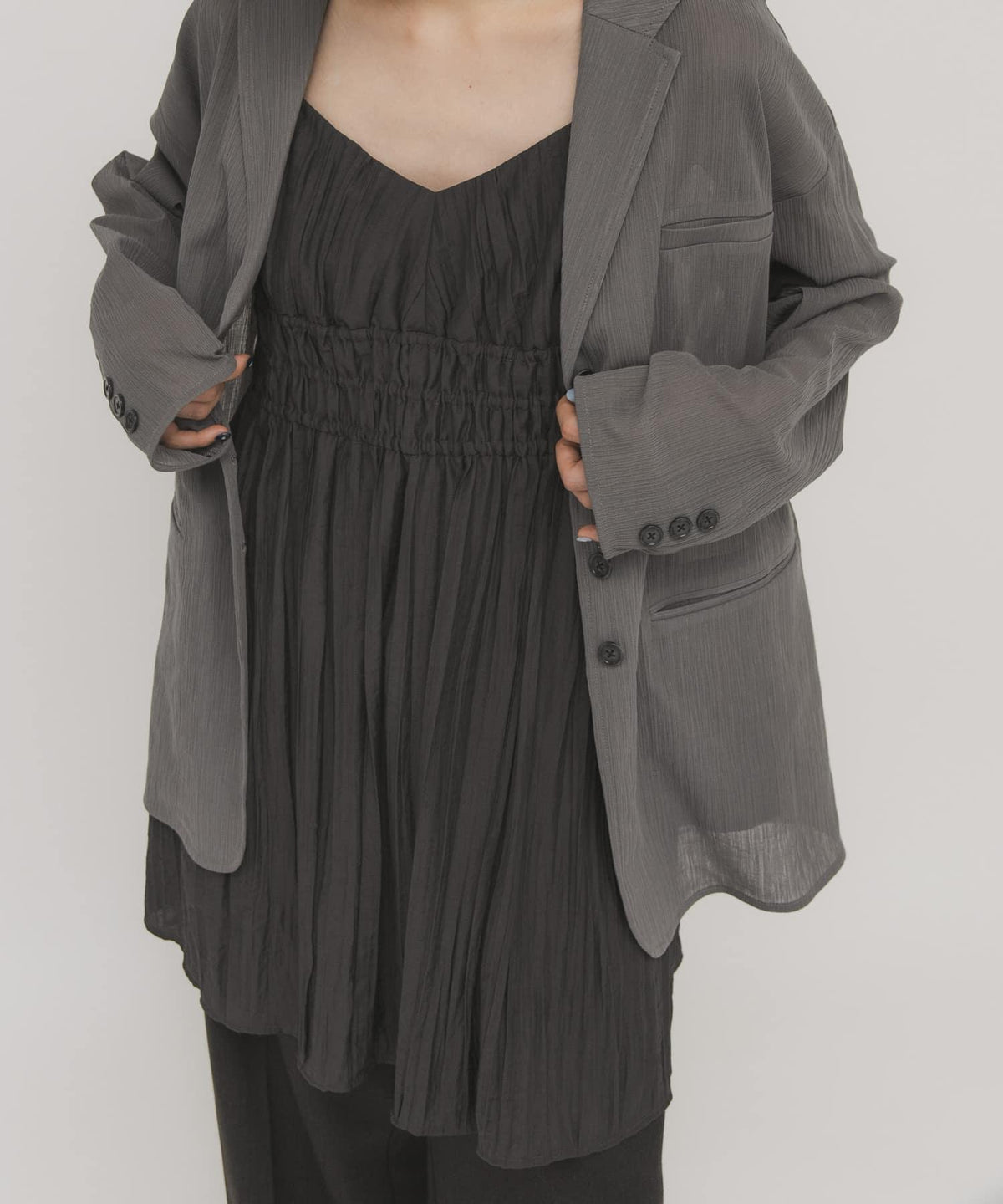 169495999
