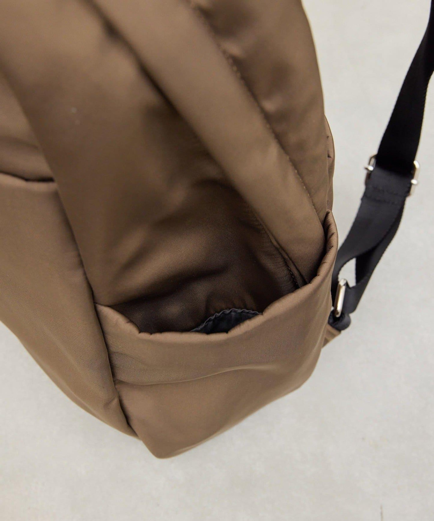 171688989