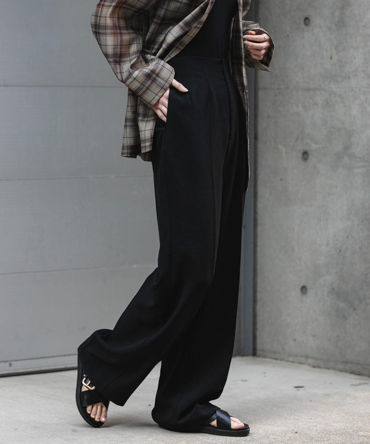 169907581