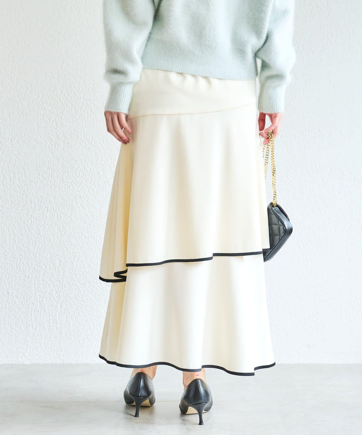 173752370