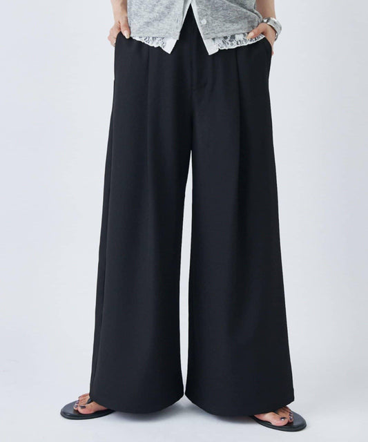One-Tuck Wide Pants