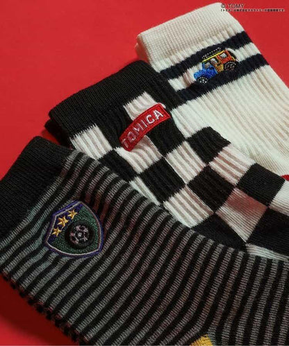 157627973