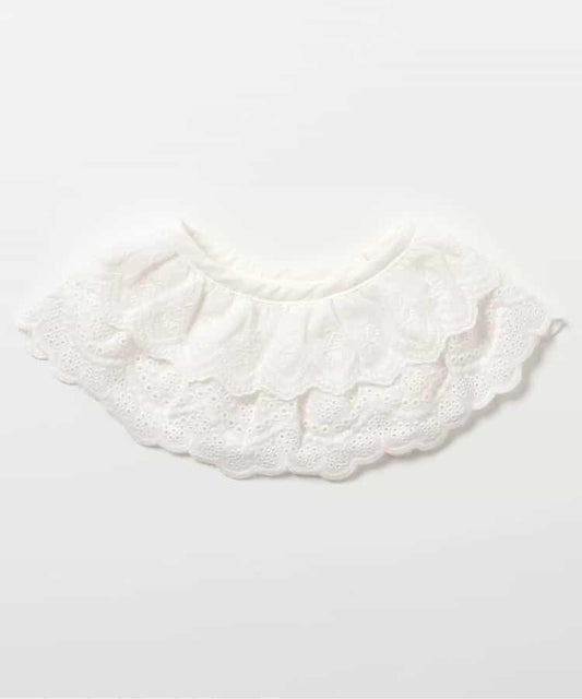 Round Lace Bib (Waterproof Sheet Used)