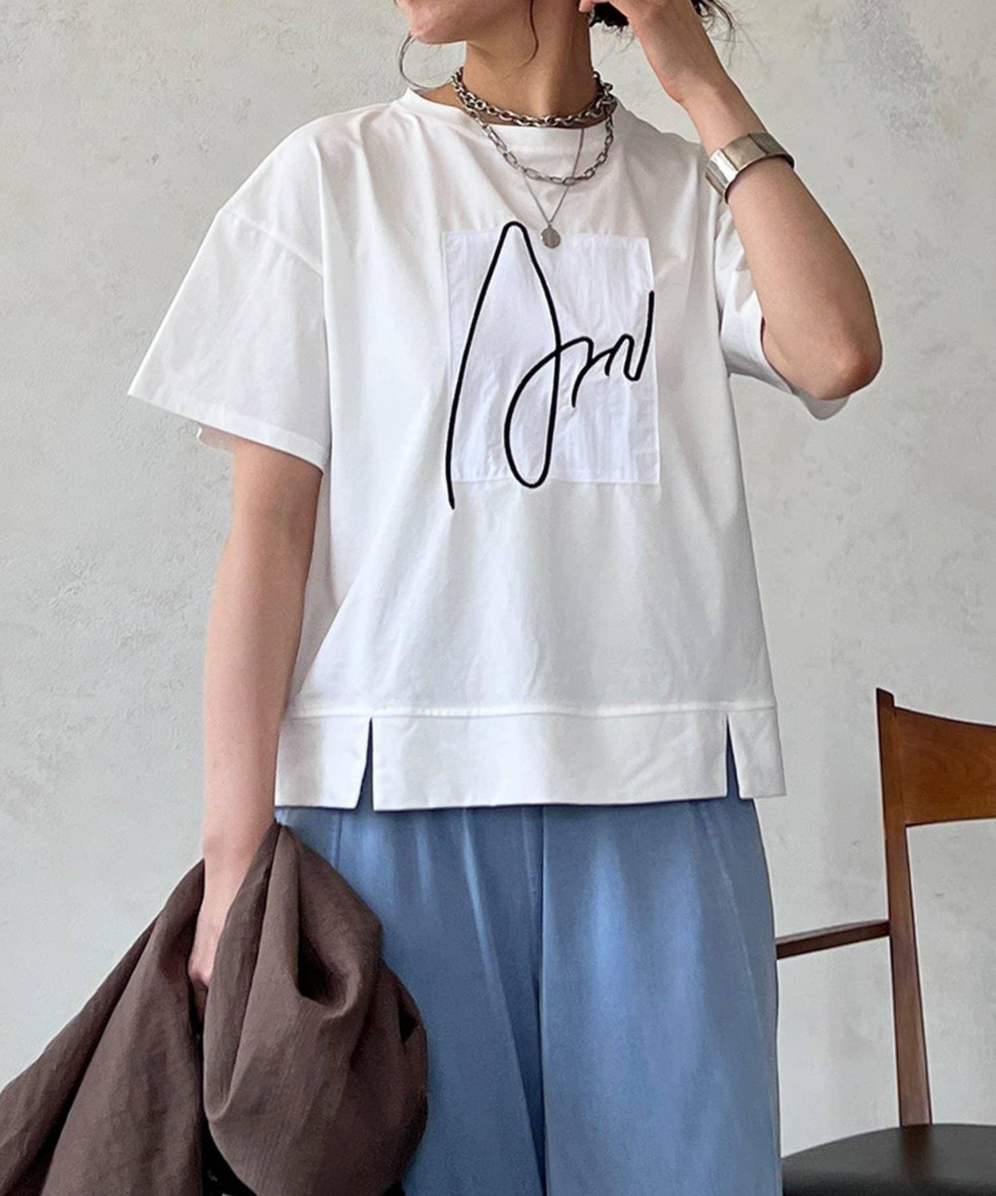 172072404