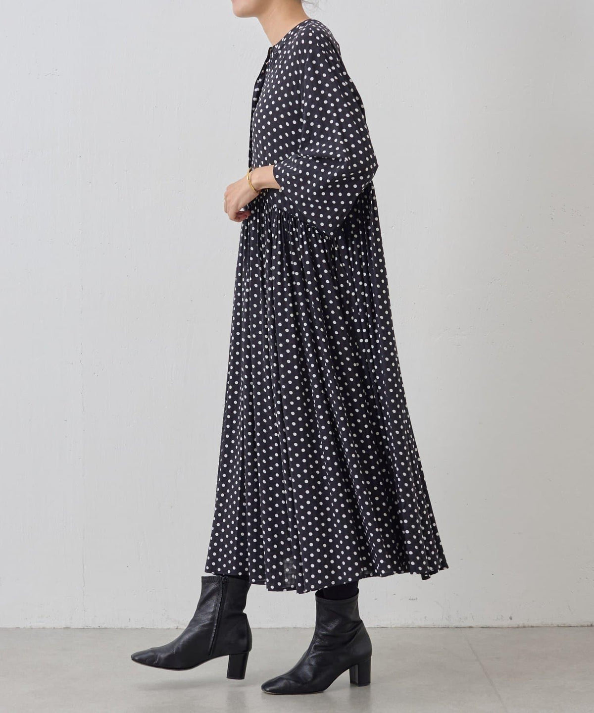 162497606