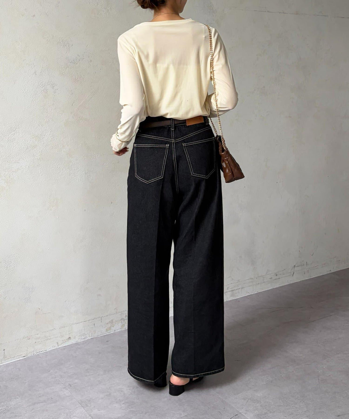 173097833