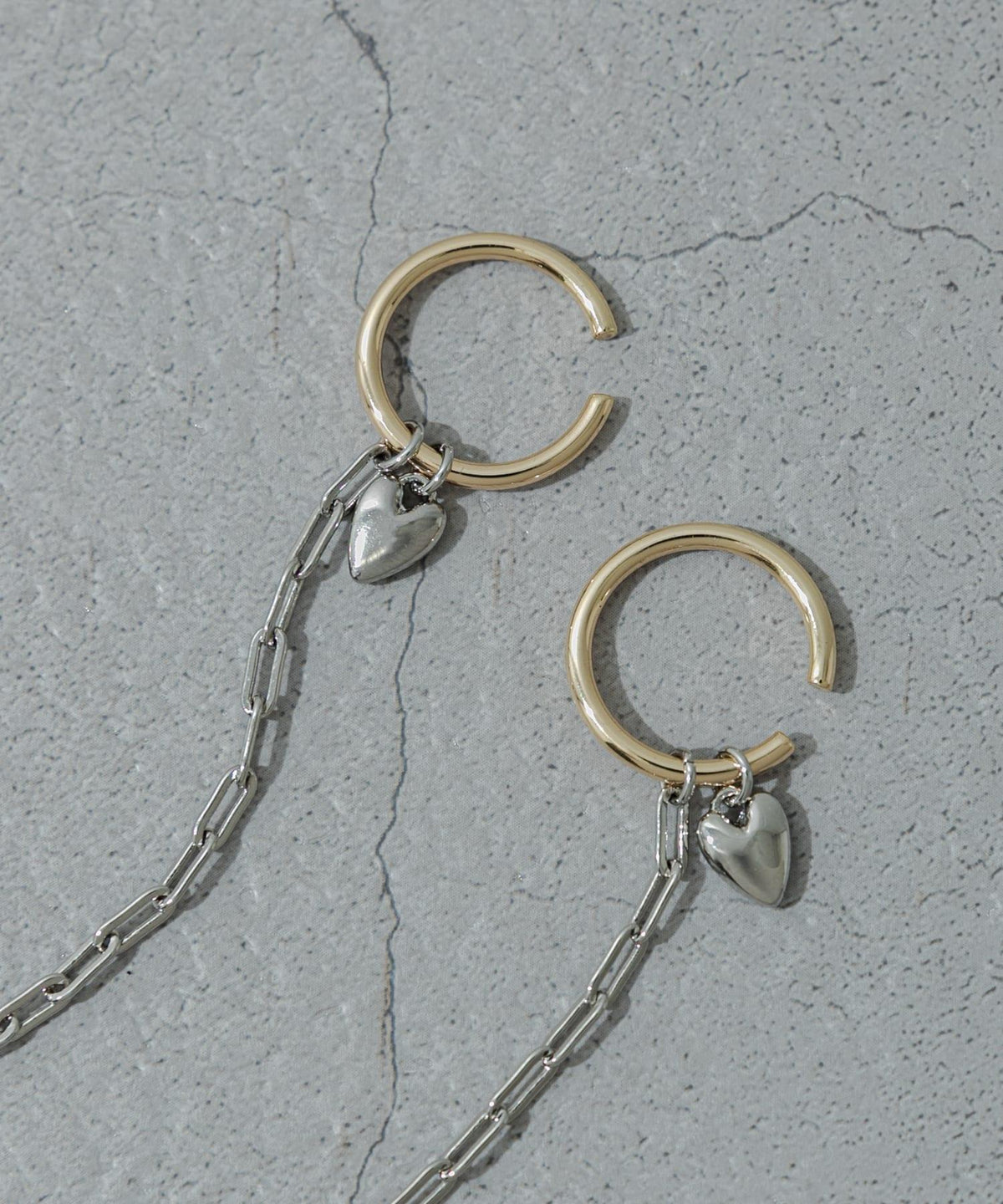 166081126