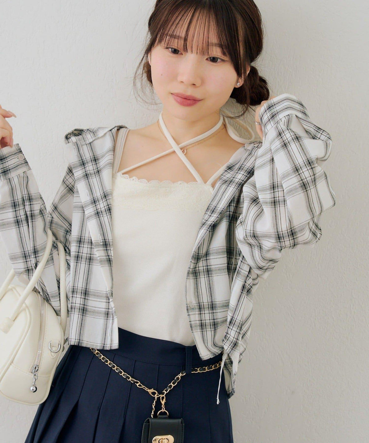 168831899