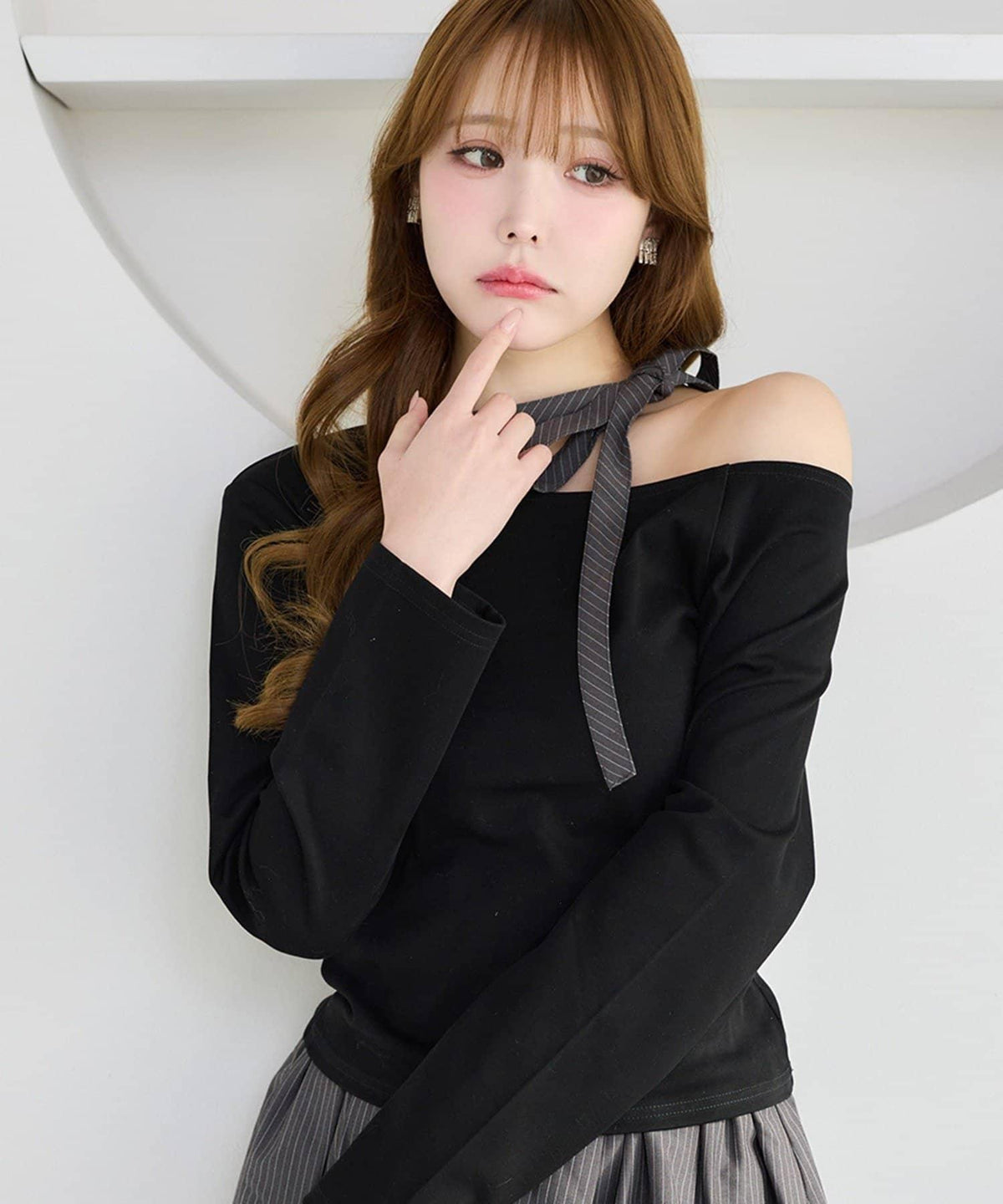 170105703
