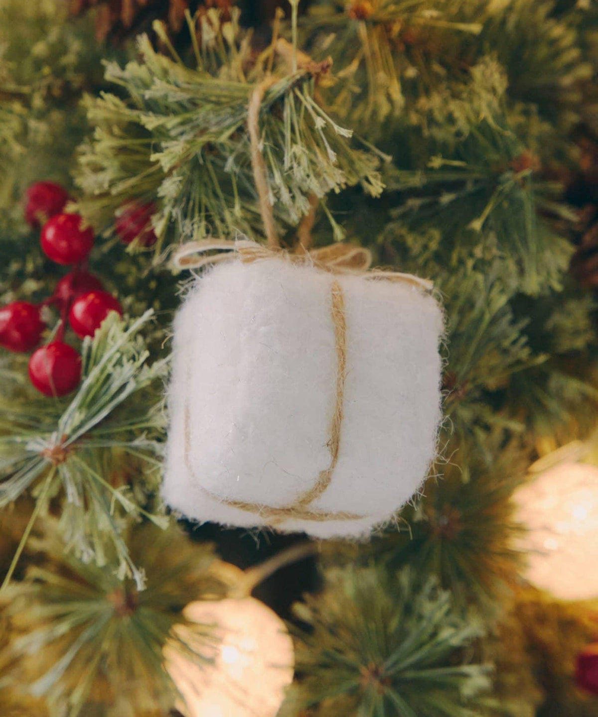 173899401