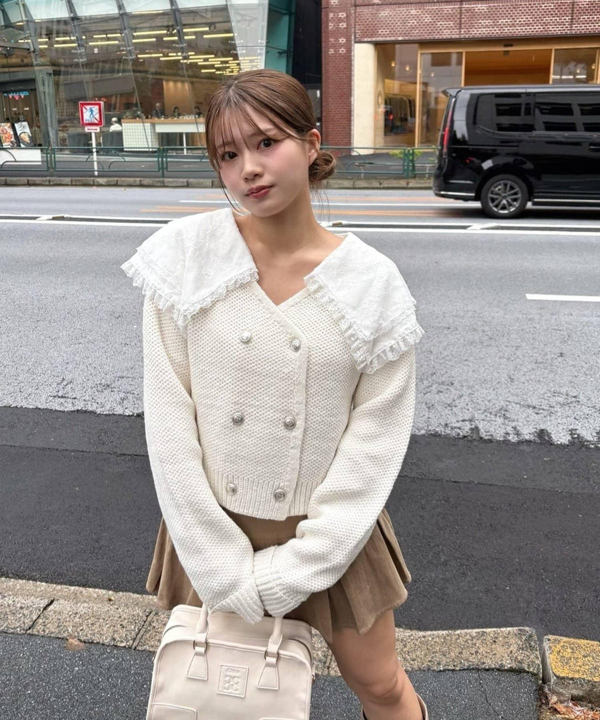 173655824