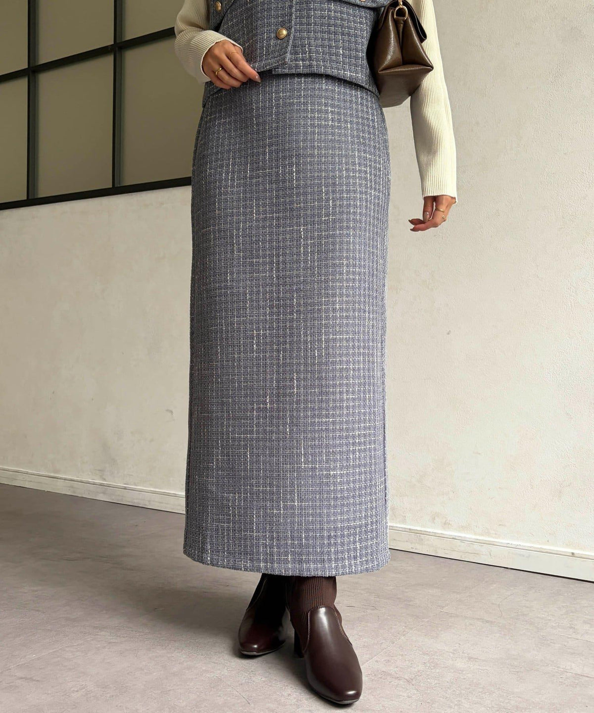 173752567