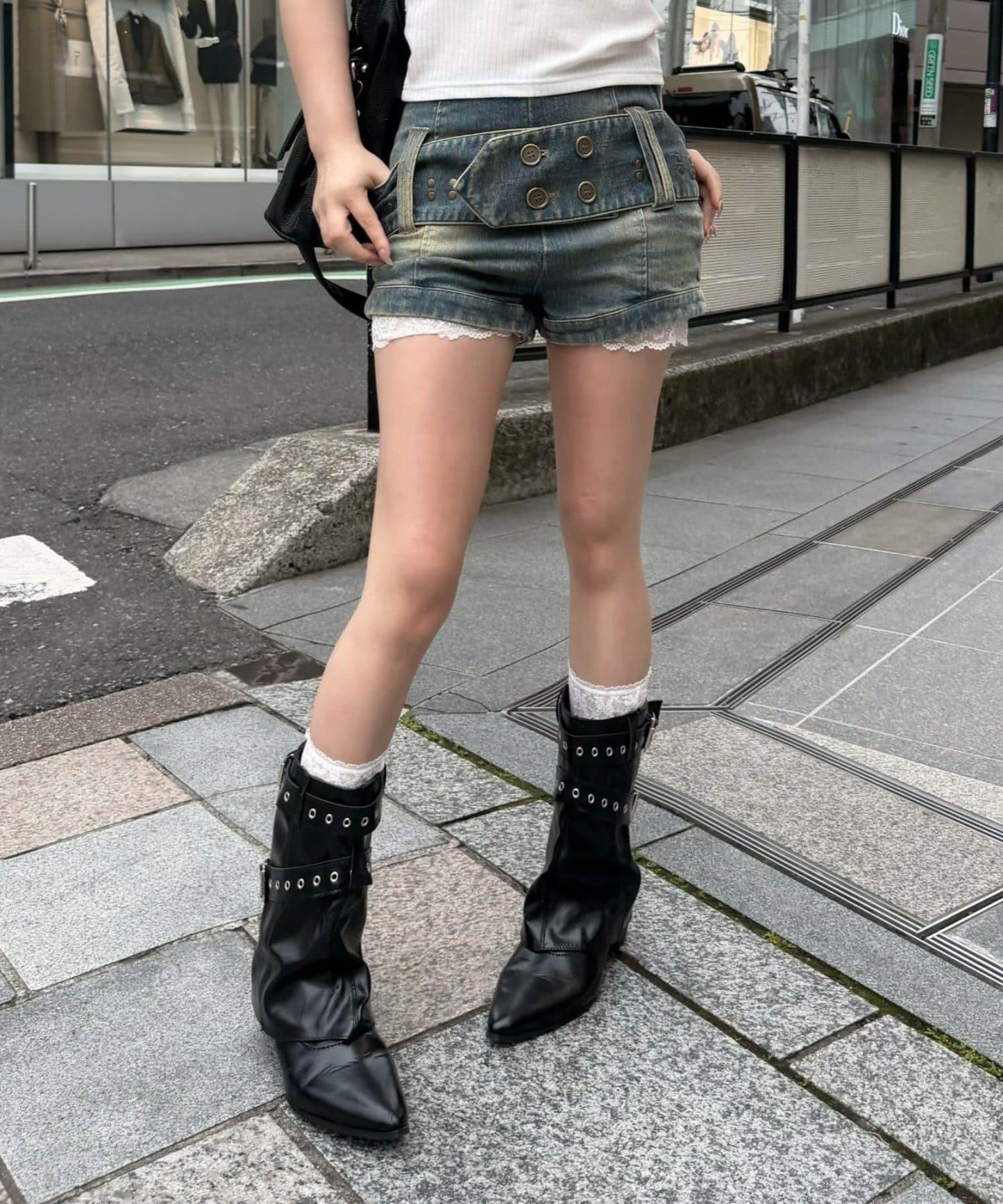 170595880