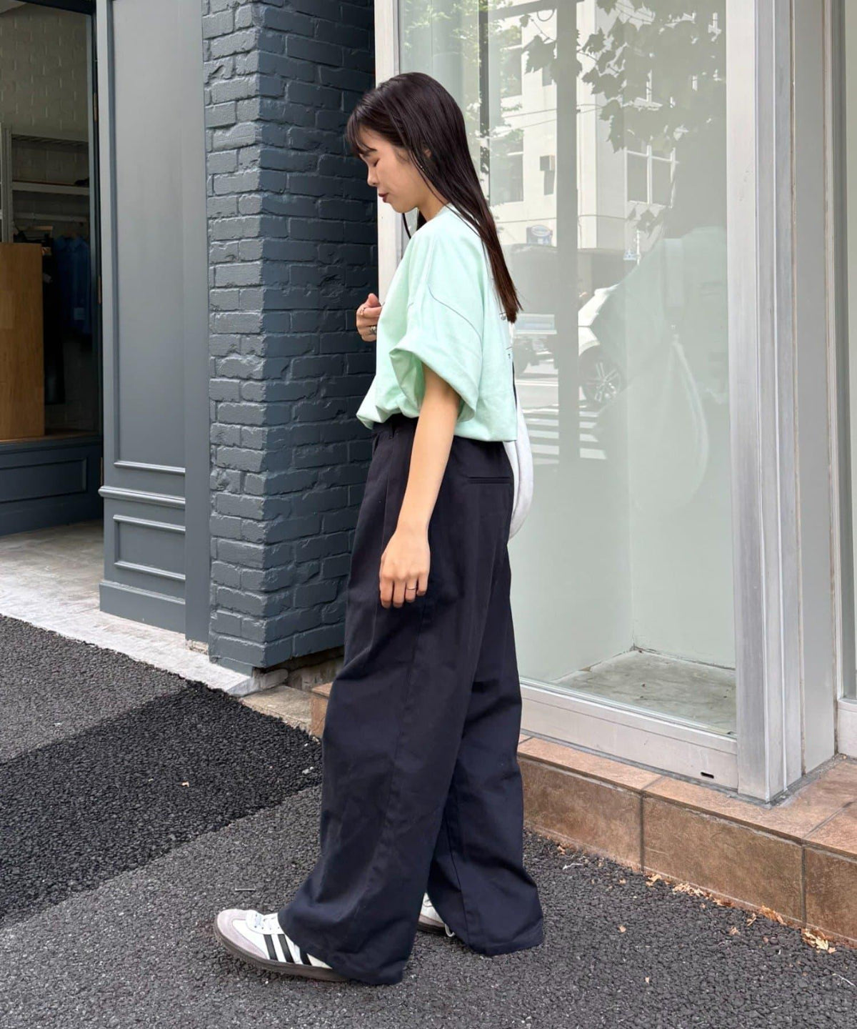 170611856
