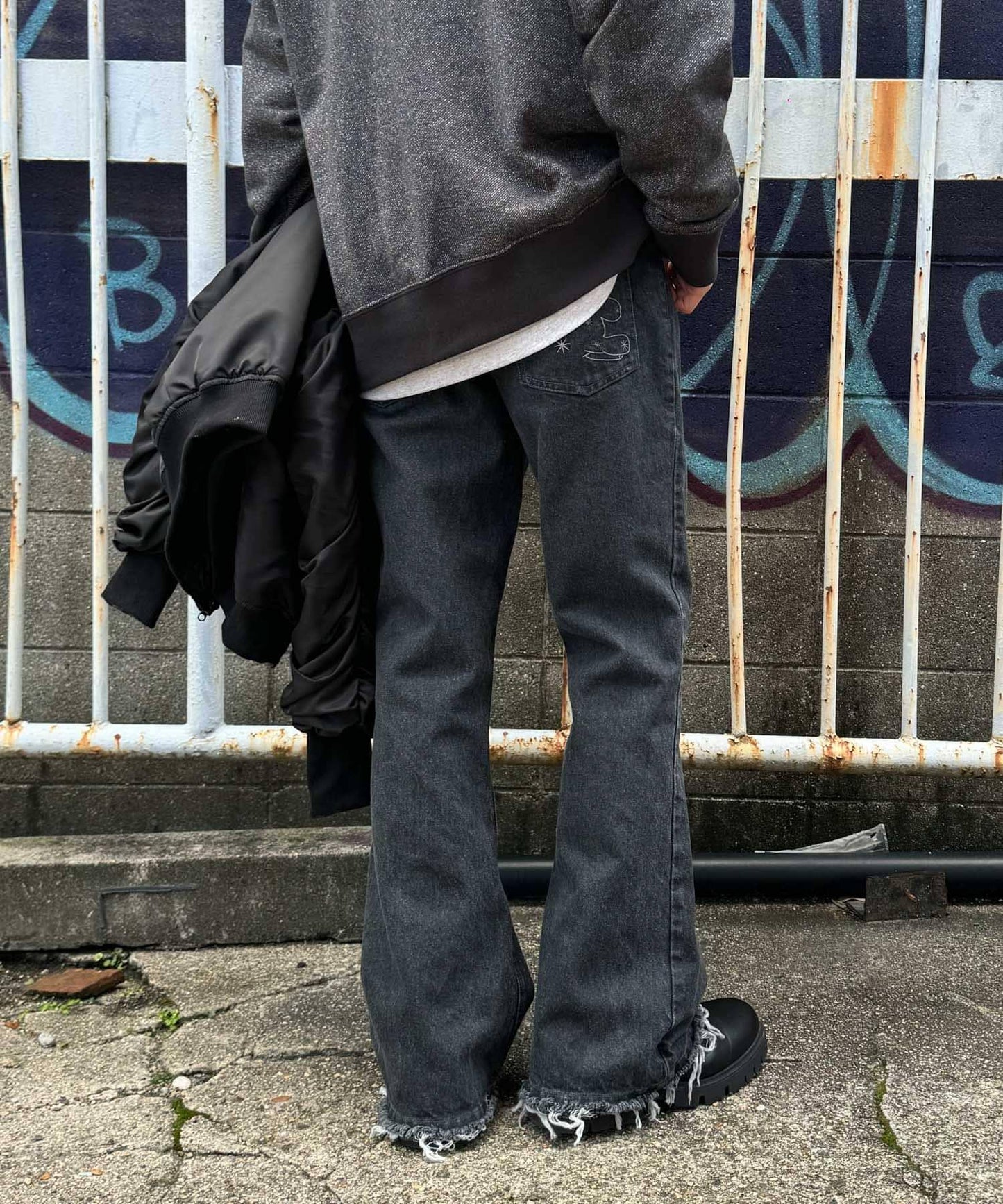 166042591