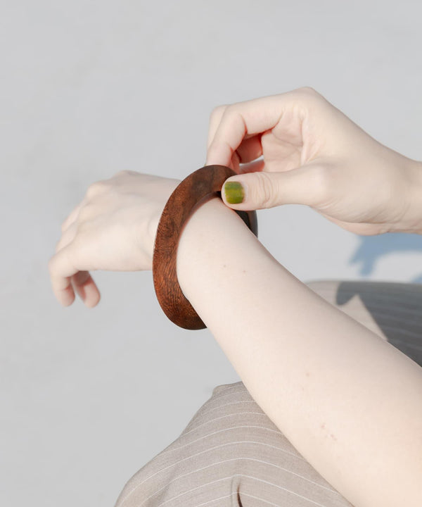 163031038