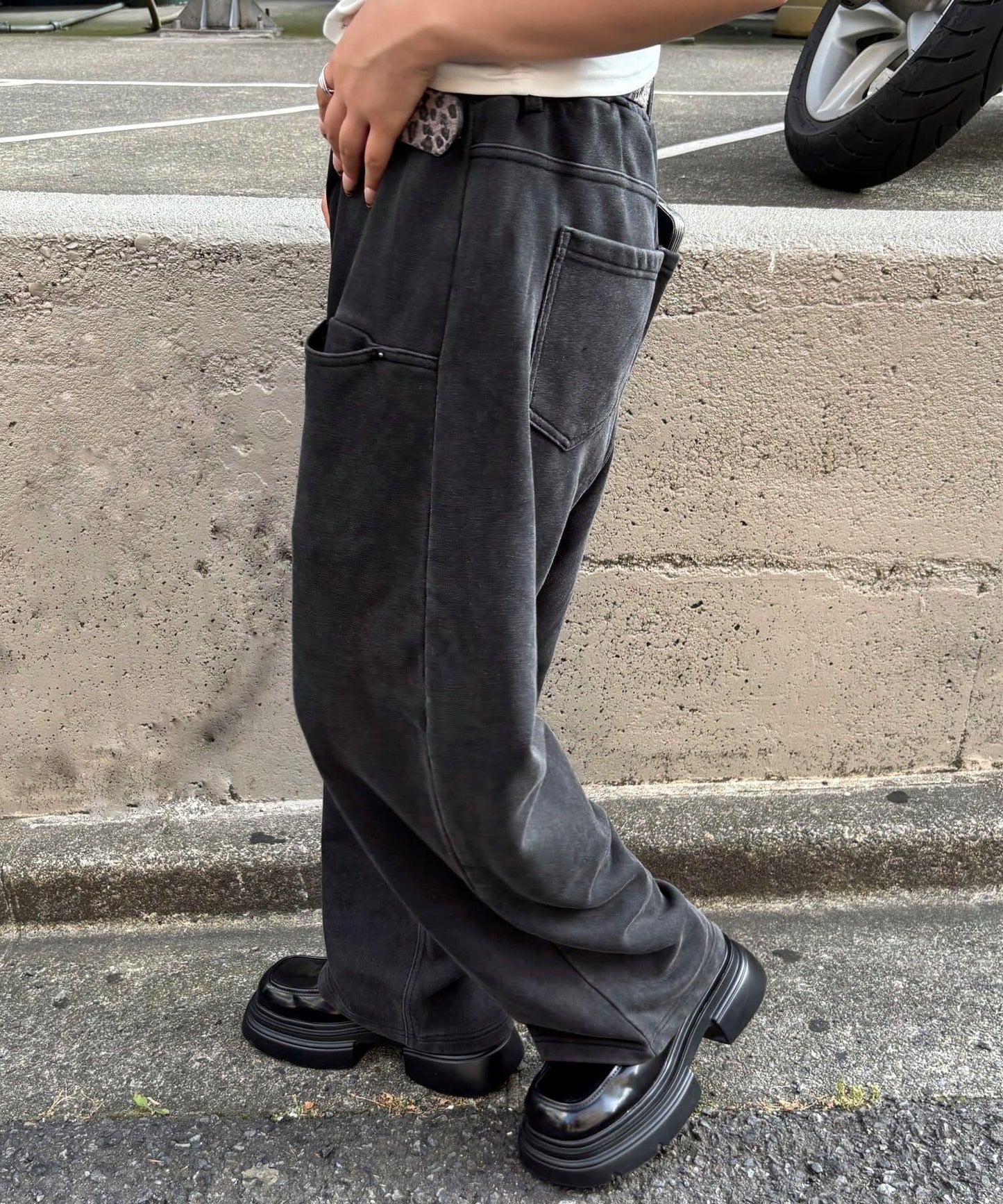 163050775