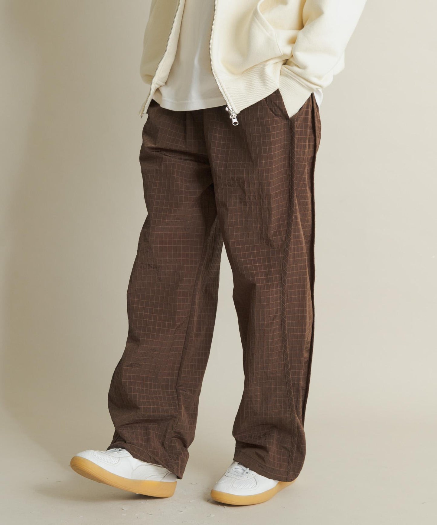 166906689