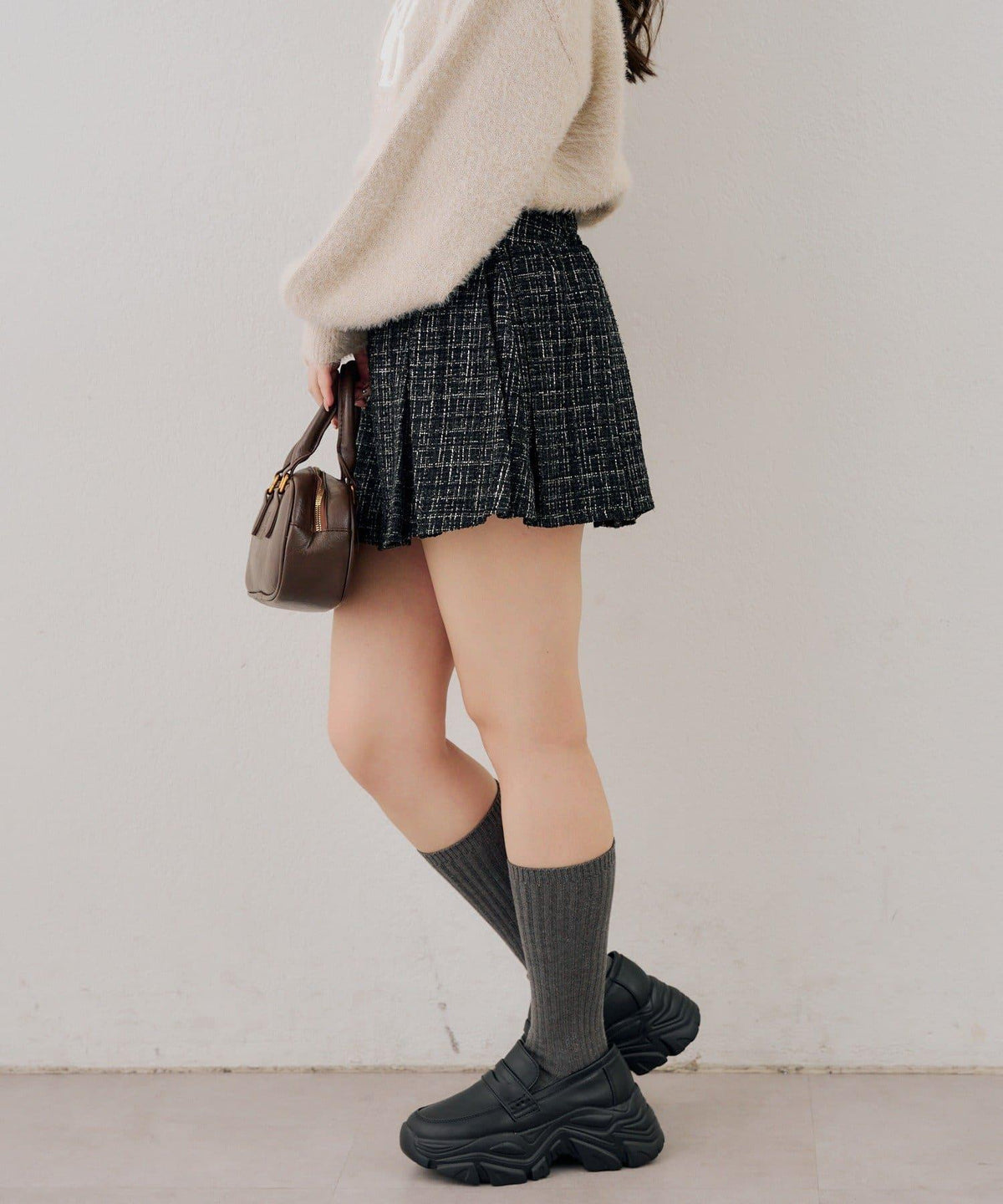 172863238