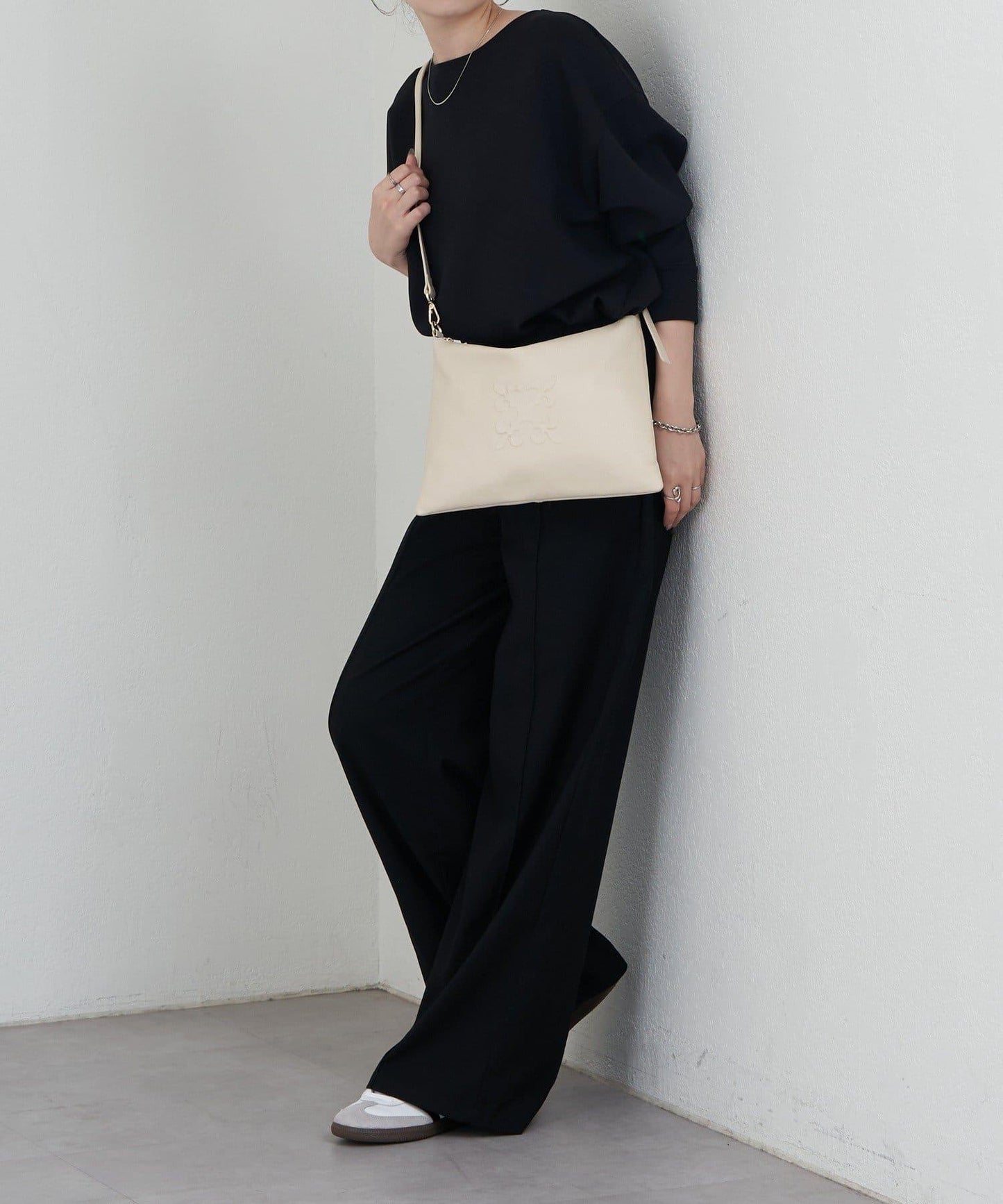 167026136