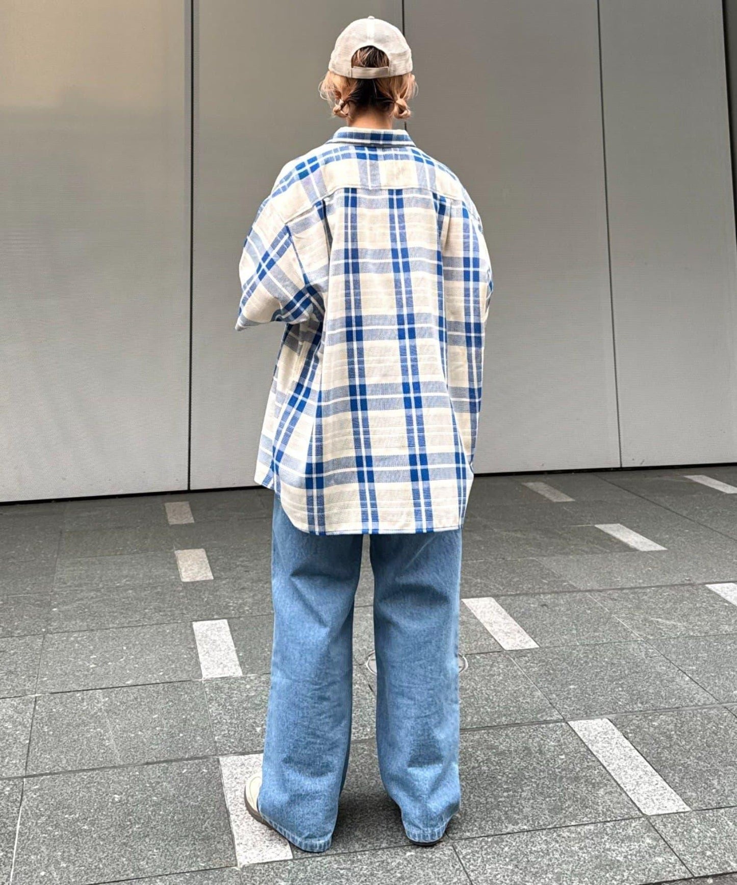 162811998