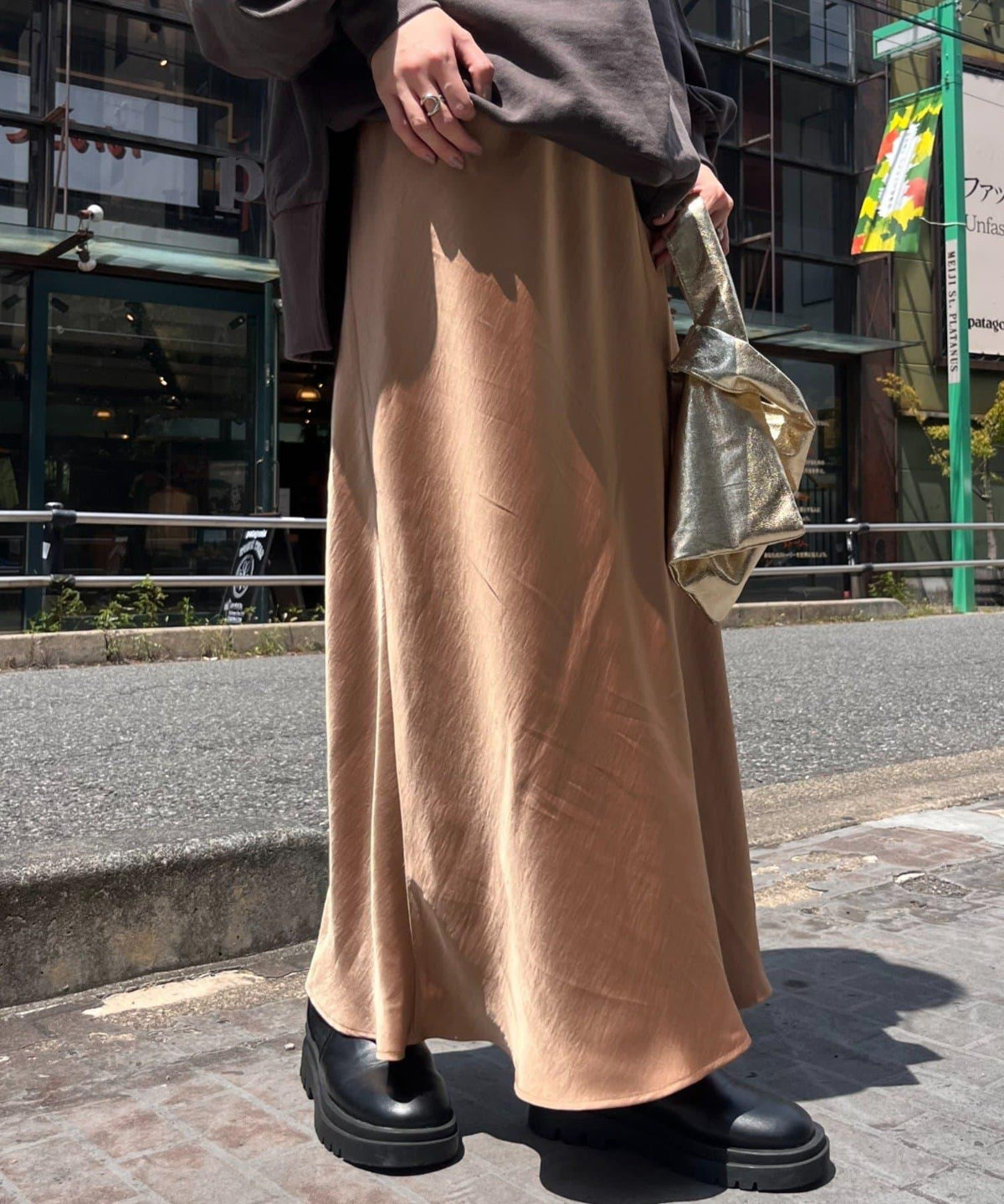140987402