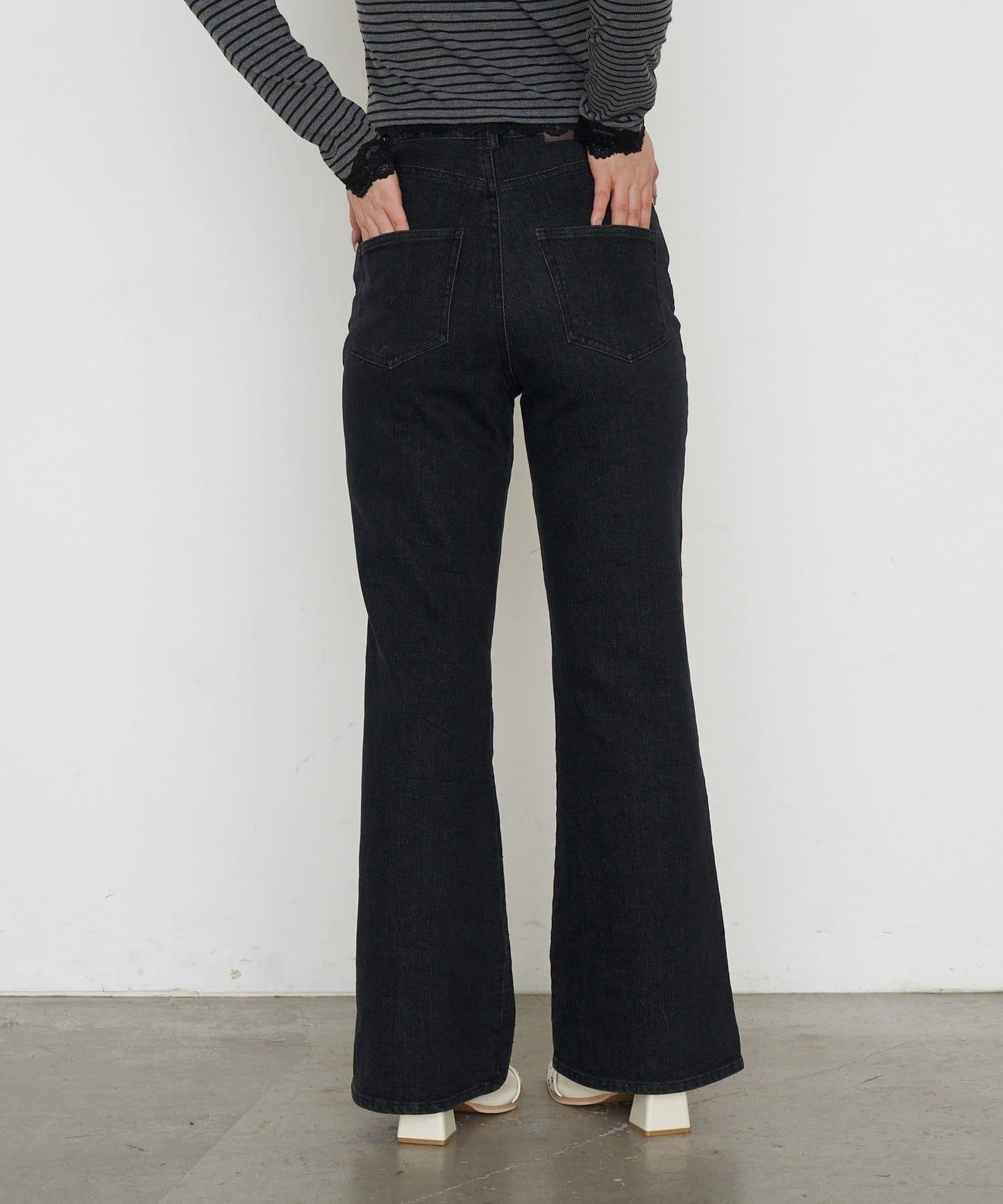 169658385
