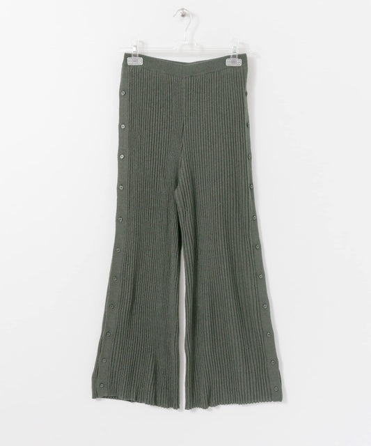 BUTTON SLIT KNIT PANTS