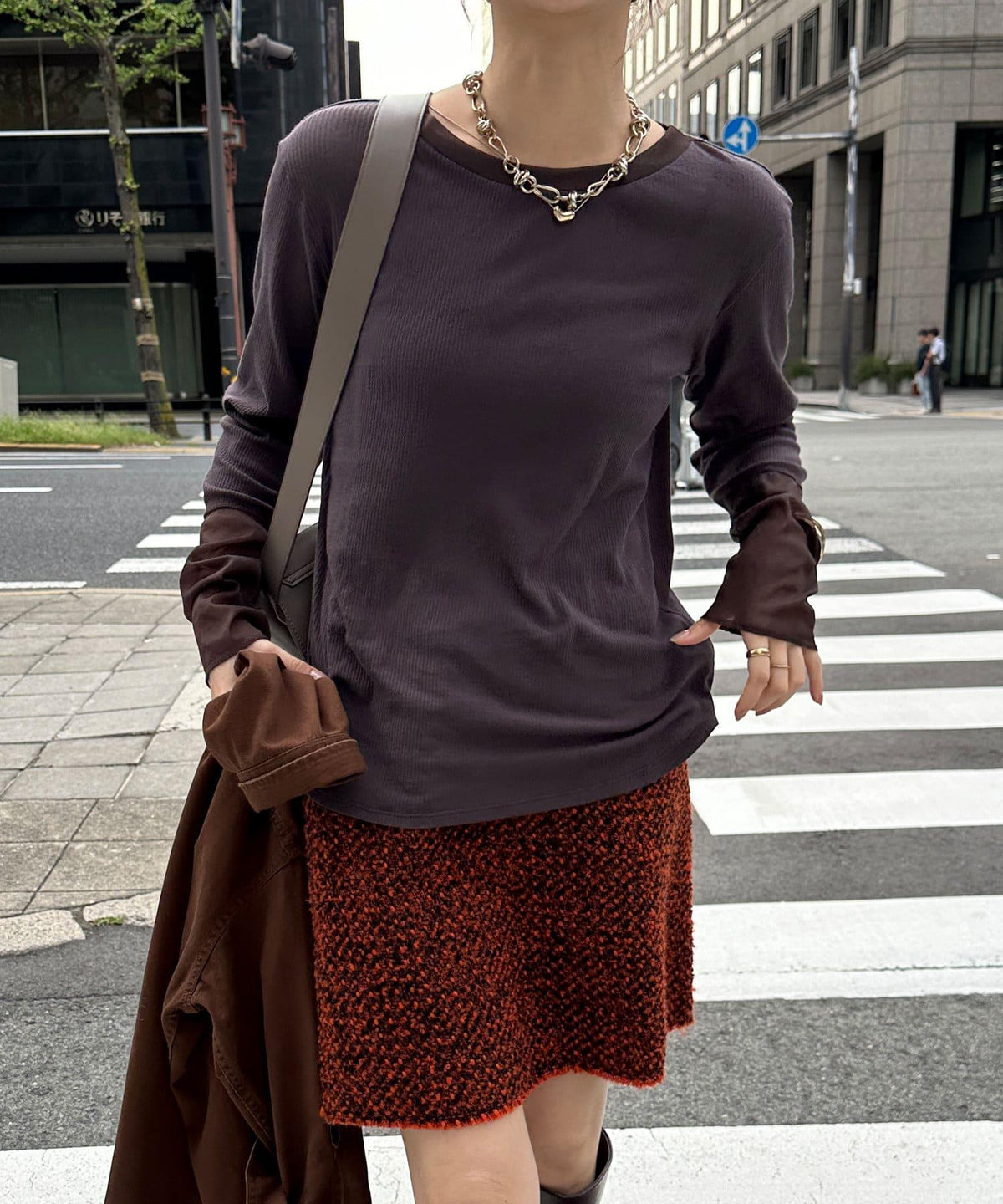 143582989