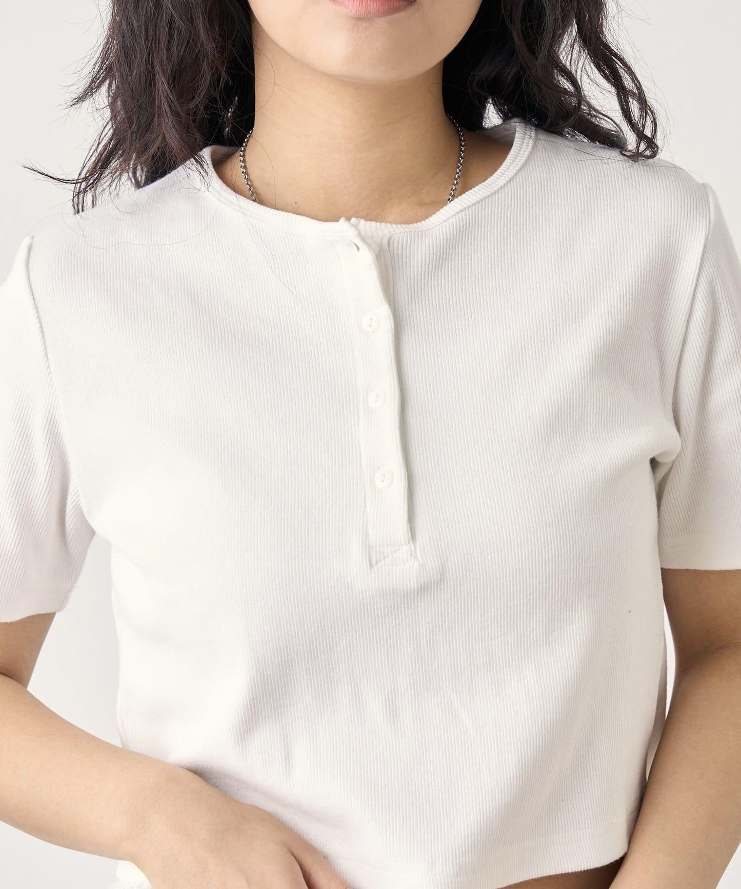 156881879