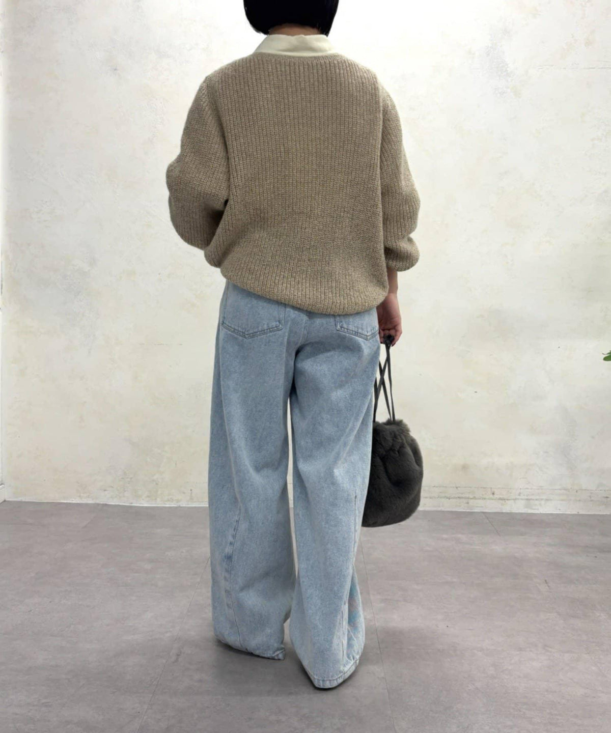 173429250