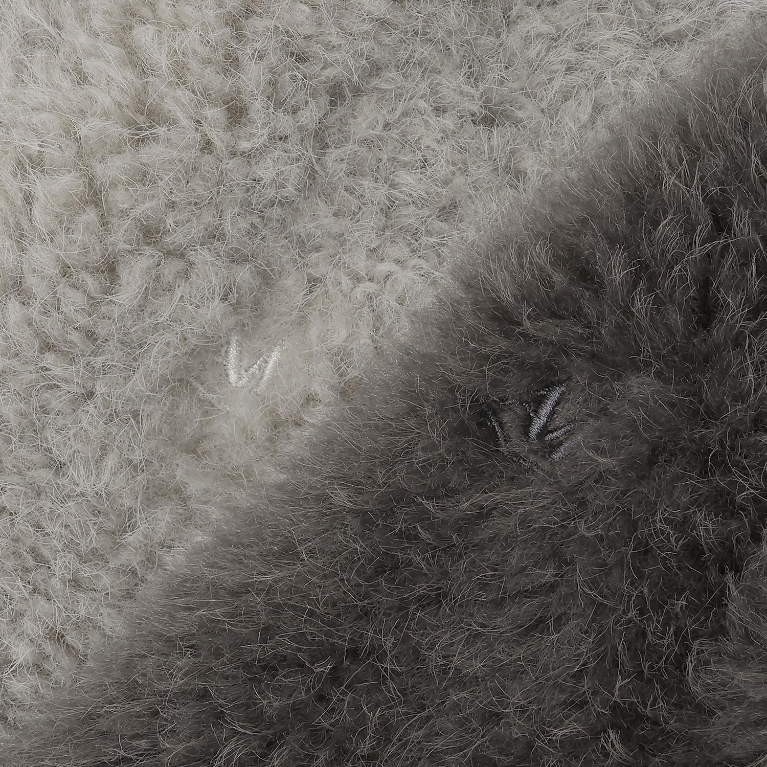 172811575