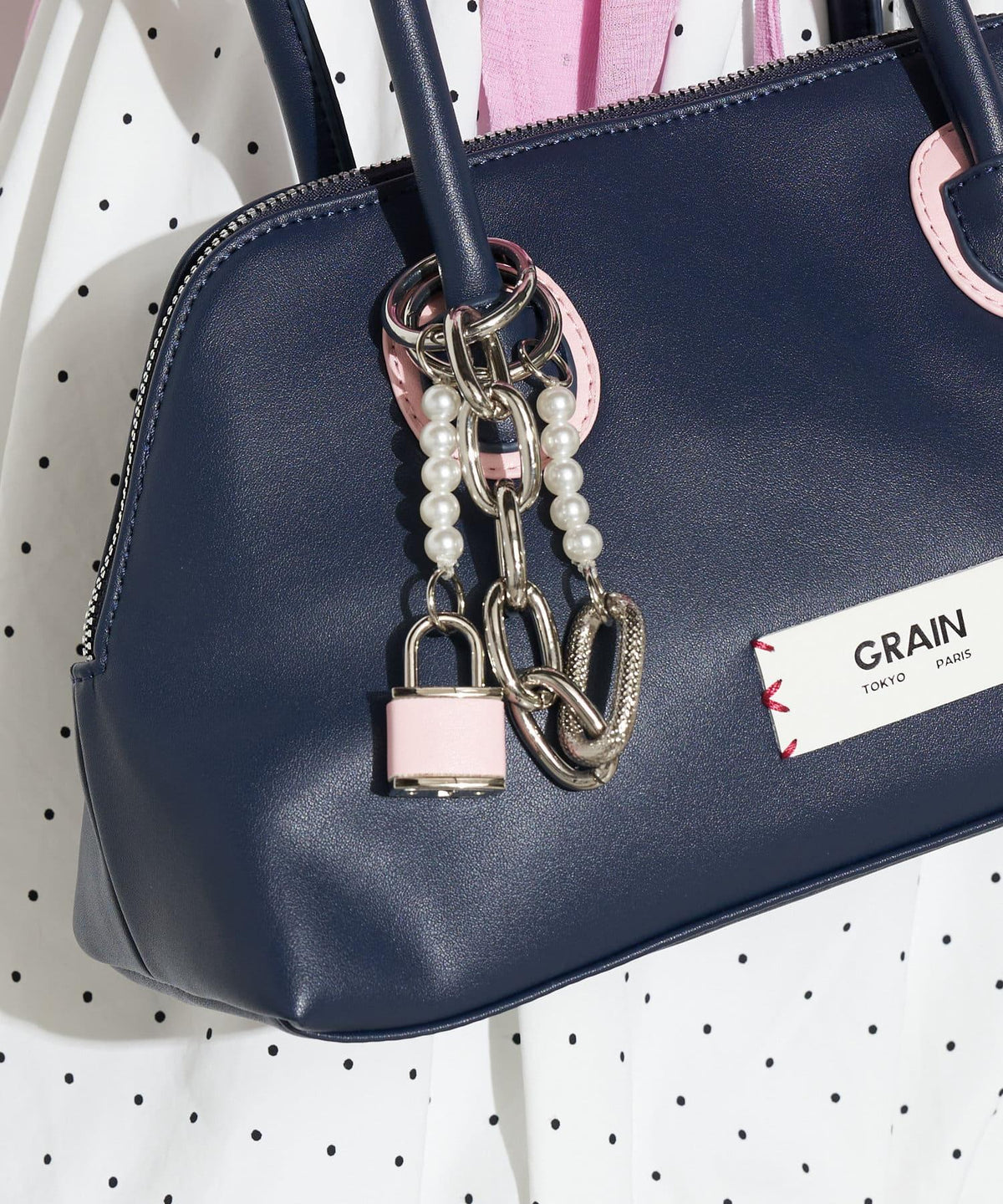 160574982