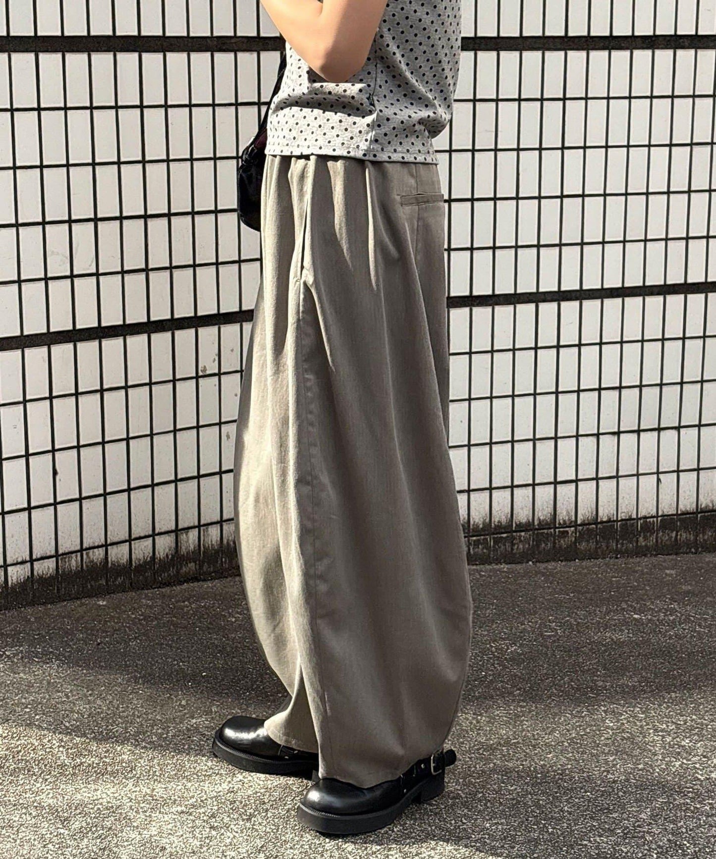 169886930