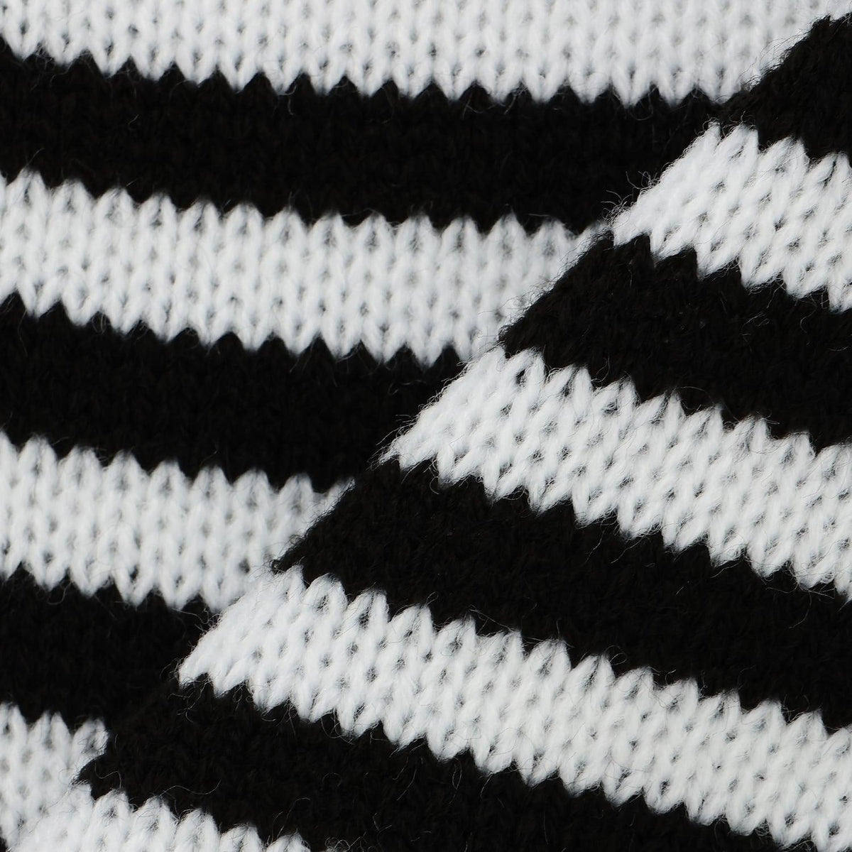 173500541