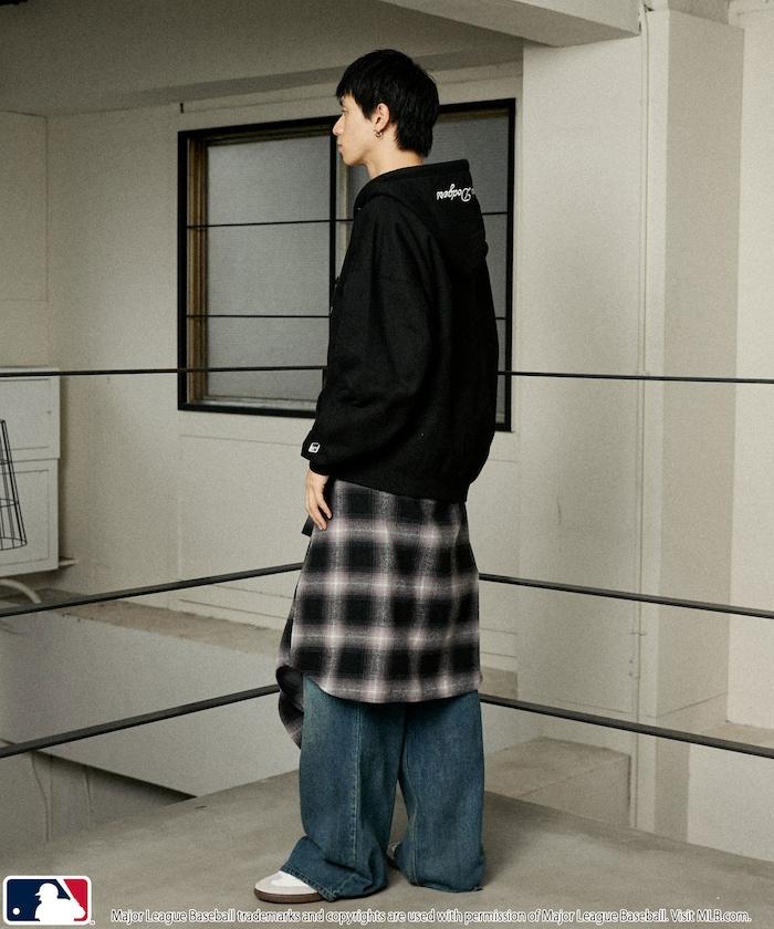 166018044