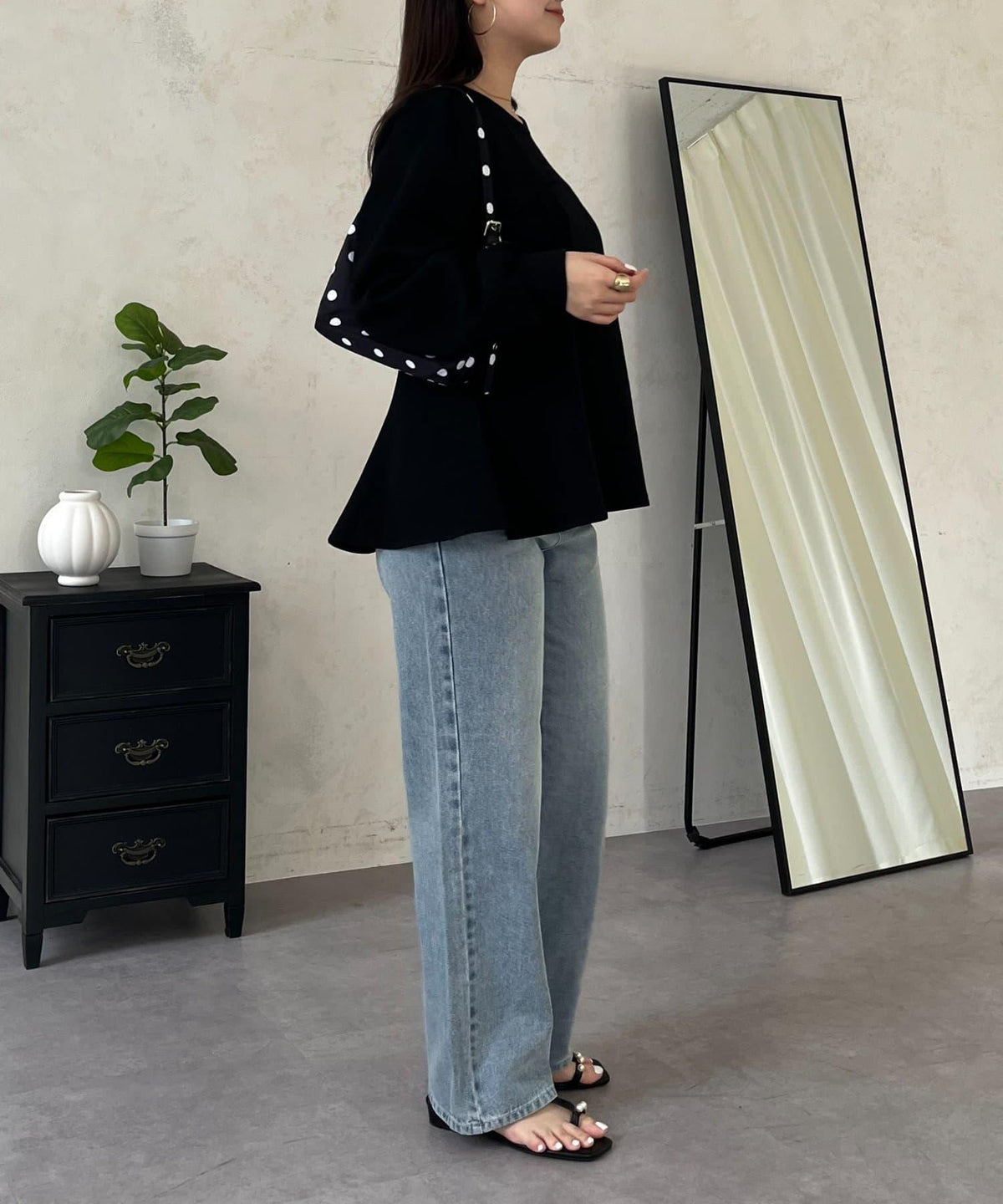 169447512