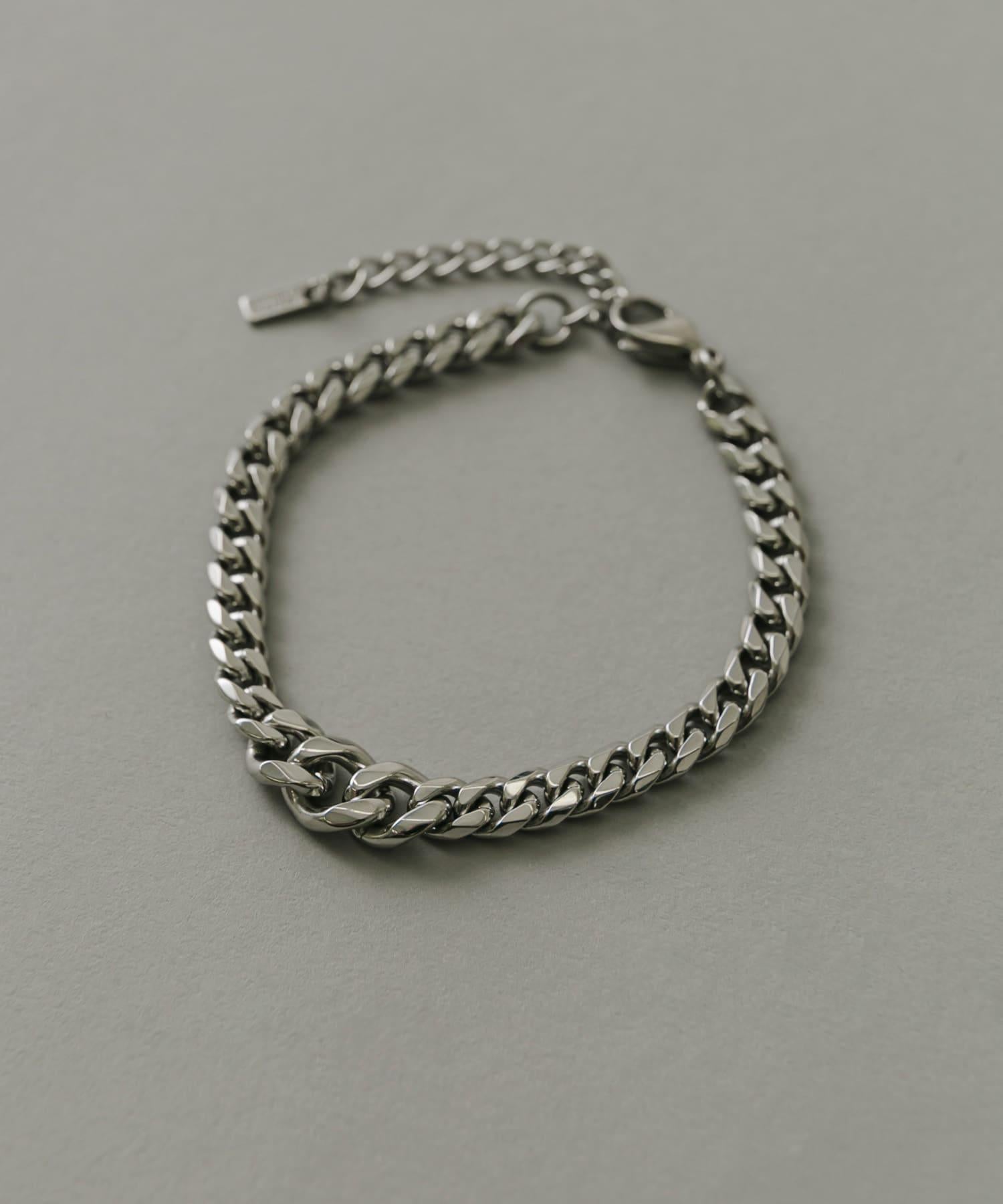 163079002